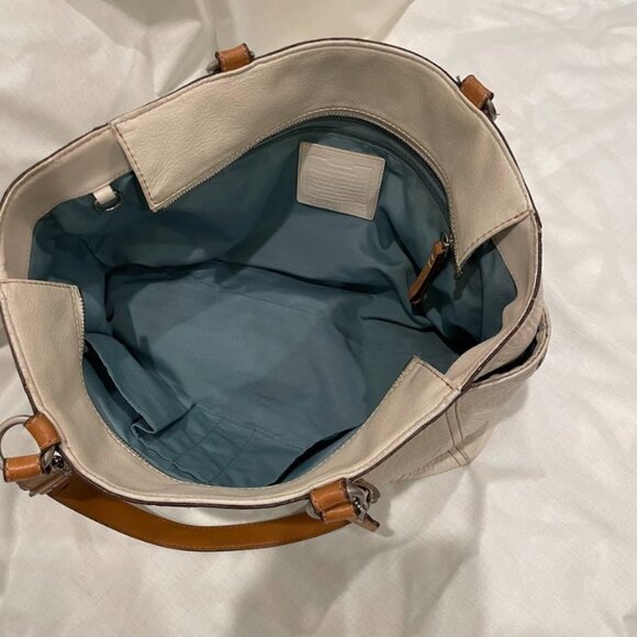 Coach Large Pebbled Leather Tote in Cream with Silvertone Hardware and Side Pock - Picture 3 of 12